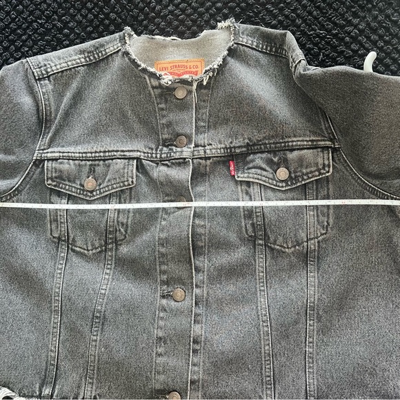Levi’s Denim Jacket - Picture 3 of 6
